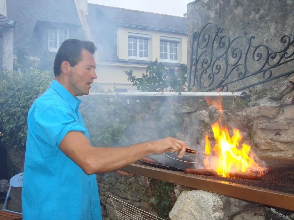 Petit déjeuner convivial face au jardin