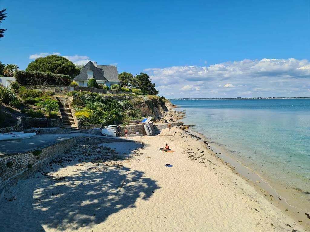 La plage de Kerhostin à deux pas de La Chaloupe