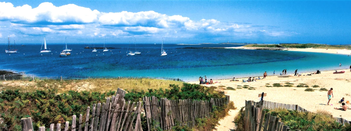 Plage de Saint-Pierre Quiberon et ses voiliers