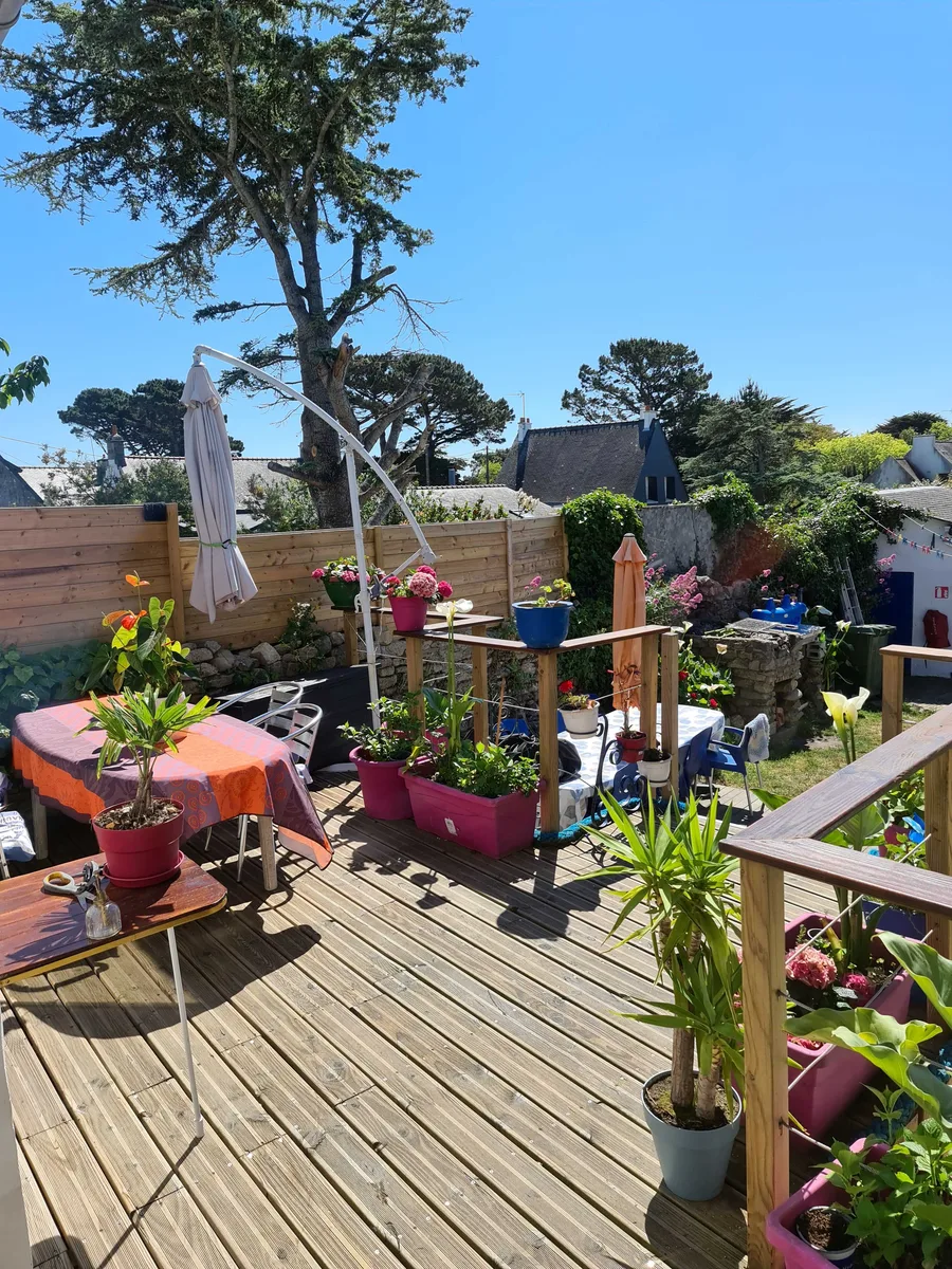 Terrasse printanière de La Chaloupe à Quiberon